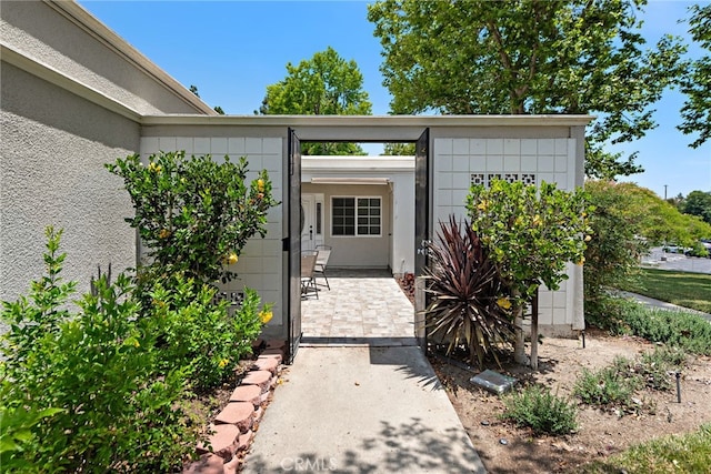 456 Avenida Seville Unit C, Laguna Woods, CA 92637 - property entrance with a patio area