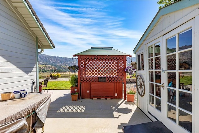 23220 Lakeview Dr, Tehachapi, CA 93561 - view of patio / terrace with a mountain view