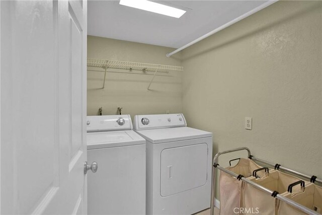 15037 Wildflower Ln, Helendale, CA 92342 - washroom featuring washer and dryer