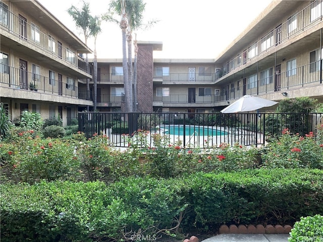 8505 Columbus Ave Unit 107, North Hills, CA 91343 - view of community pool