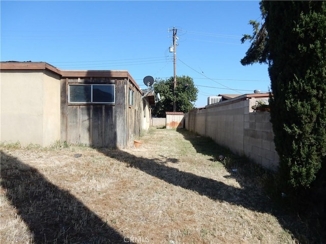 3250 Apple Ave, Jurupa Valley, CA 92509 - view of yard