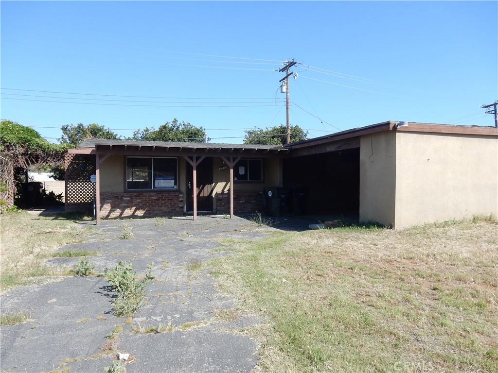 3250 Apple Ave, Jurupa Valley, CA 92509 - view of front of home featuring stucco siding and a front lawn