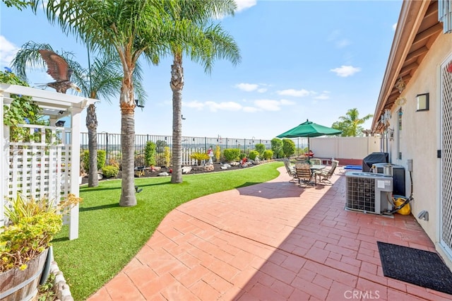 33818 Channel St, Temecula, CA 92592 - fenced backyard with a patio area and outdoor dining space