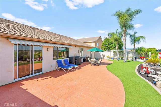 33818 Channel St, Temecula, CA 92592 - fenced backyard with a patio