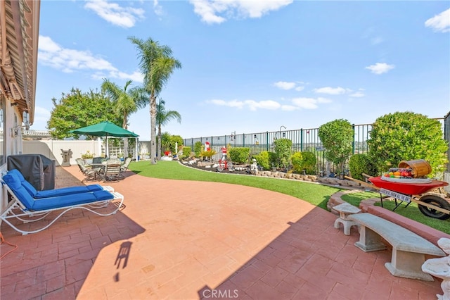 33818 Channel St, Temecula, CA 92592 - fenced backyard featuring a patio