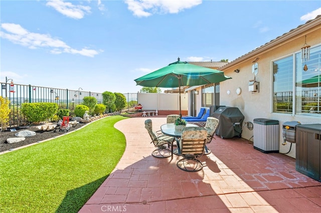 33818 Channel St, Temecula, CA 92592 - fenced backyard featuring area for grilling and a patio