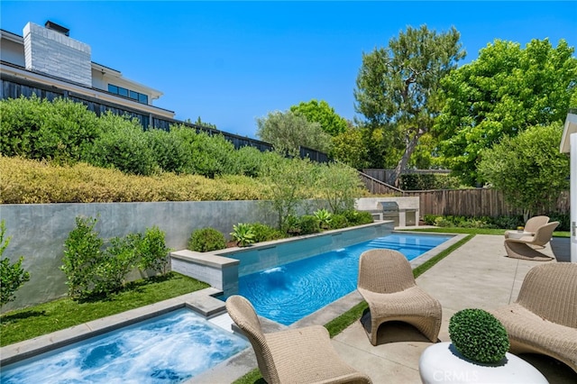 1456 Key Vw, Corona Del Mar, CA 92625 - view of pool featuring an in-ground hot tub, a fenced backyard, and a patio area
