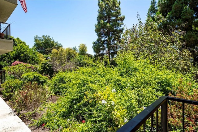 2385 Via Mariposa Unit 1F, Laguna Woods, CA 92637 - view of yard featuring a balcony