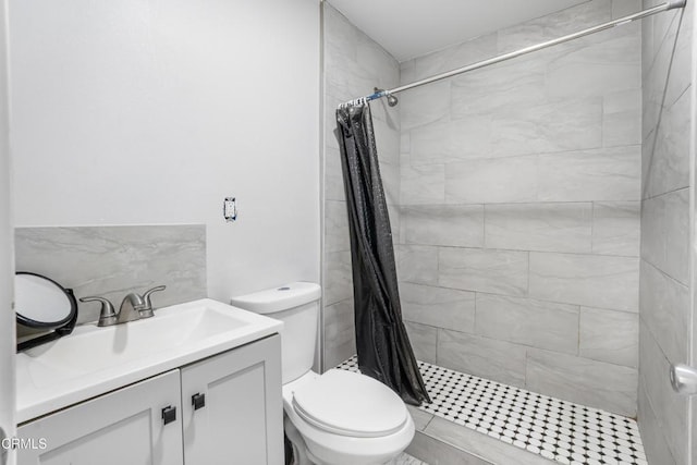 136 N Garfield Ave, Oxnard, CA 93030 - full bathroom with a tile shower and vanity