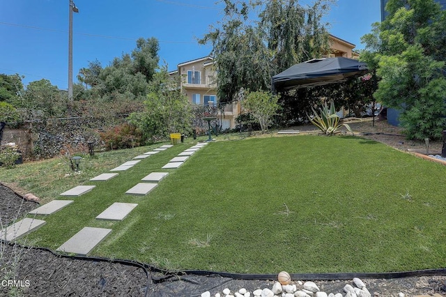 1998 Barnett Way, Los Angeles, CA 90032 - view of green lawn