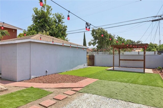 2422 E 115th St, Los Angeles, CA 90059 - view of yard