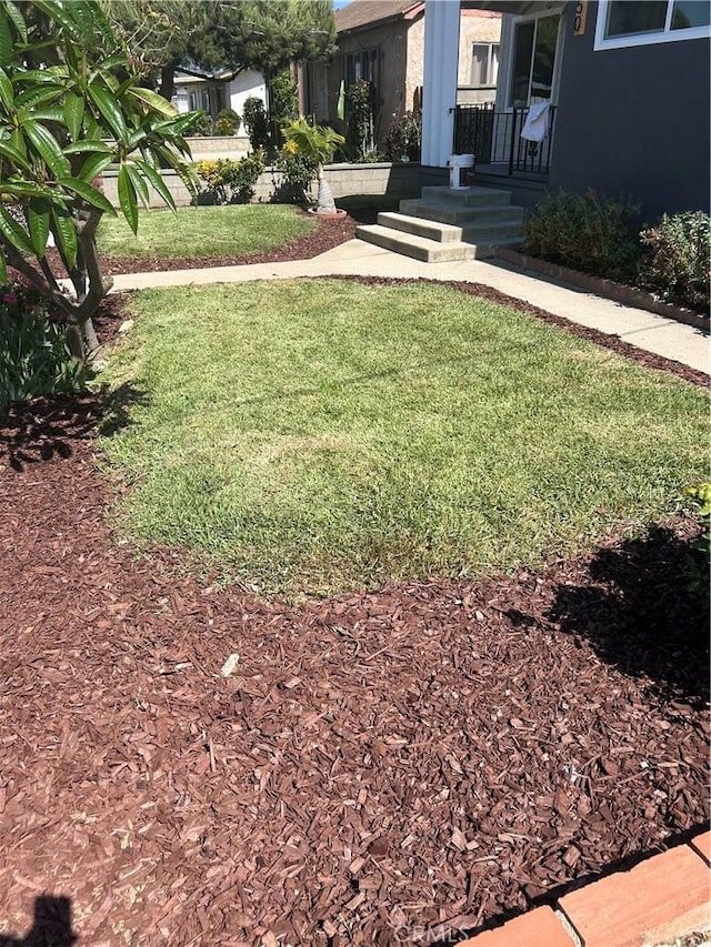 1350 Pleasant View Ave, Corona, CA 92882 - view of green lawn