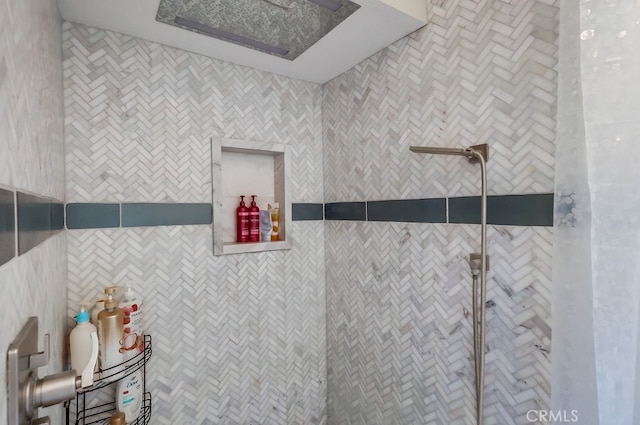 24813 Sagecrest Cir, Stevenson Ranch, CA 91381 - bathroom with a tile shower
