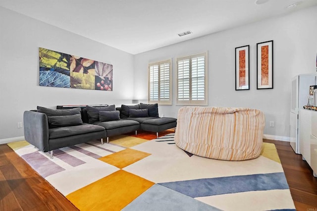2830 Paradise Ridge Ct, Chula Vista, CA 91915 - living area featuring wood finished floors and baseboards