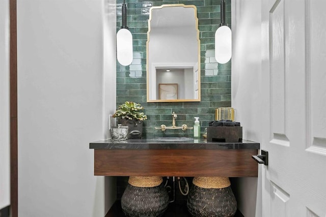 2830 Paradise Ridge Ct, Chula Vista, CA 91915 - bathroom featuring backsplash and a sink