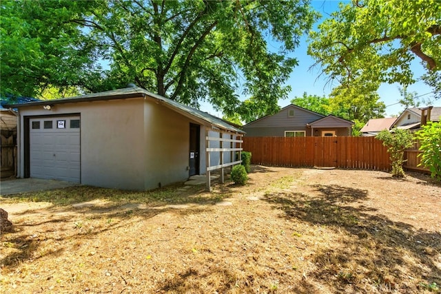 4041 57th St, Sacramento, CA 95820 - view of yard featuring a garage