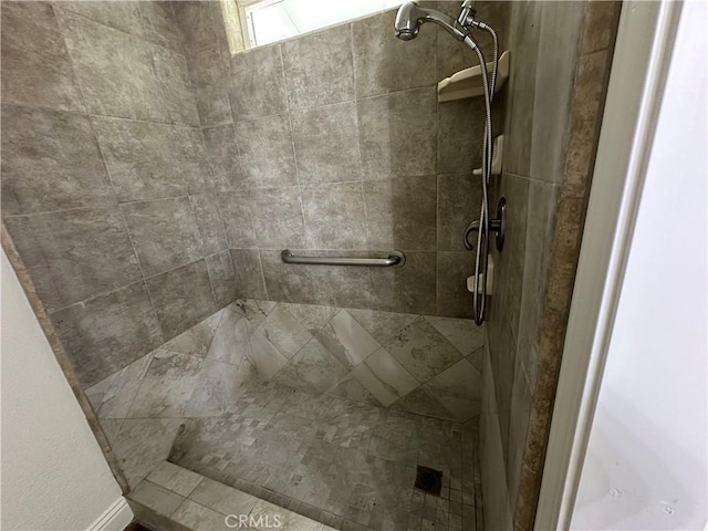 899 La Jolla Way, Merced, CA 95348 - bathroom featuring a tile shower