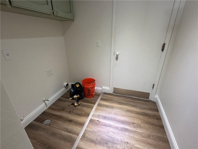 899 La Jolla Way, Merced, CA 95348 - laundry room featuring wood finished floors, cabinet space, and gas dryer hookup