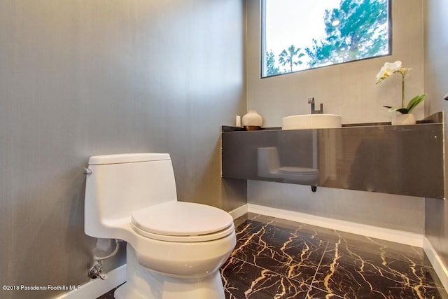 940 Burleigh Dr, Pasadena, CA 91105 - bathroom featuring toilet and baseboards