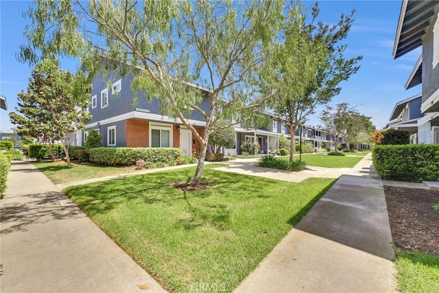 195 Morristown Ln, Costa Mesa, CA 92626 - surrounding community with a yard