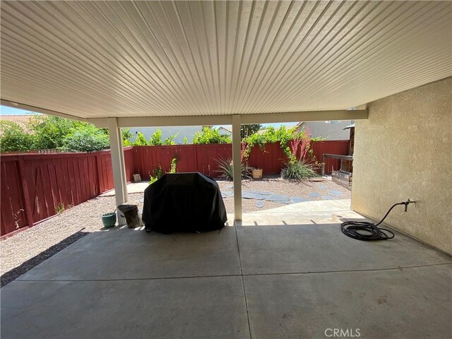 980 Lexington St, Hemet, CA 92545 - fenced backyard with area for grilling and a patio area