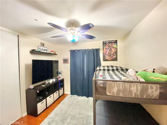 980 Lexington St, Hemet, CA 92545 - bedroom with wood finished floors and ceiling fan