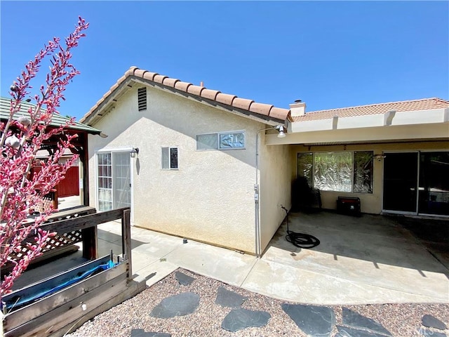980 Lexington St, Hemet, CA 92545 - doorway to property featuring a patio area, stucco siding, and a tiled roof