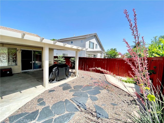 980 Lexington St, Hemet, CA 92545 - fenced backyard featuring a patio