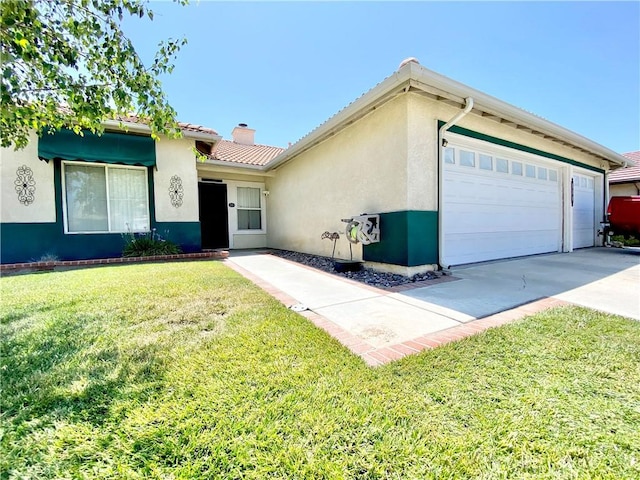 980 Lexington St, Hemet, CA 92545 - ranch-style house featuring stucco siding, a garage, a chimney, a front lawn, and concrete driveway