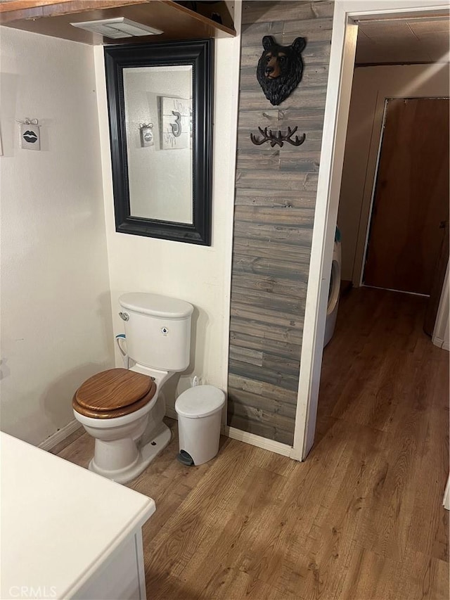 6070 Manzanita Ct, Angelus Oaks, CA 92305 - bathroom featuring wood finished floors and baseboards