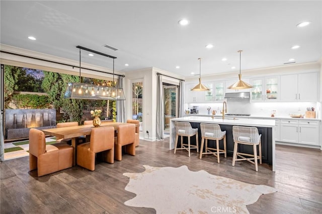 24 Tesoro, Irvine, CA 92618 - dining room featuring dark wood-style floors, recessed lighting, and crown molding