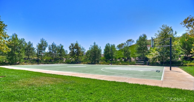 24 Tesoro, Irvine, CA 92618 - view of sport court featuring a yard and community basketball court