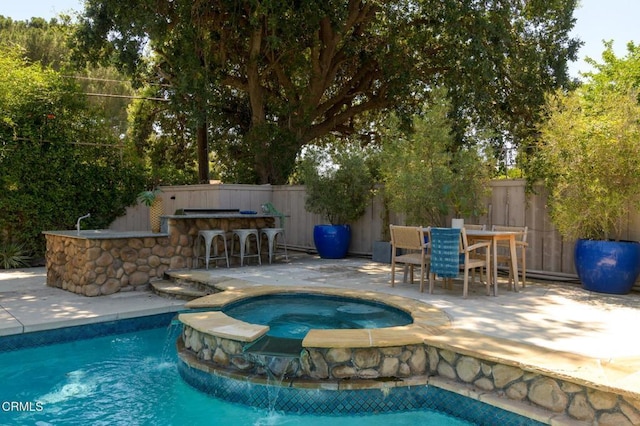 131 Christopher Ln, Ojai, CA 93023 - view of swimming pool featuring a pool with connected hot tub and a patio