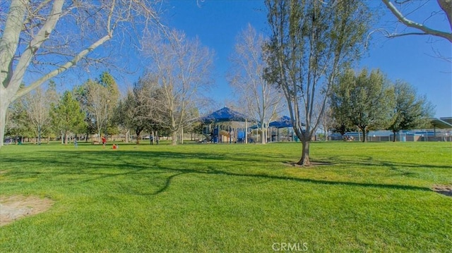 30336 Barcelona Rd, Castaic, CA 91384 - view of property's community with a yard