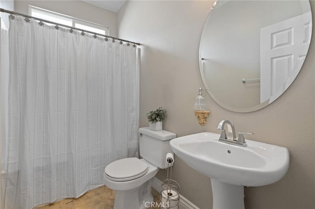 30336 Barcelona Rd, Castaic, CA 91384 - bathroom featuring toilet and a shower with shower curtain