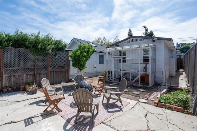 2848 S Kerckhoff Ave, San Pedro, CA 90731 - fenced backyard with a patio