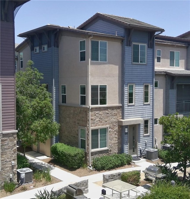 1014 Savi Dr Unit 104, Corona, CA 92878 - back of house with stone siding and stucco siding