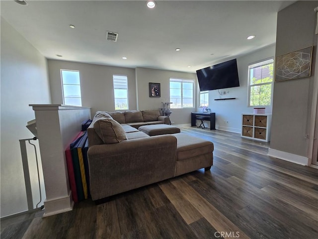 1014 Savi Dr Unit 104, Corona, CA 92878 - living area featuring healthy amount of natural light, dark wood-type flooring, and recessed lighting