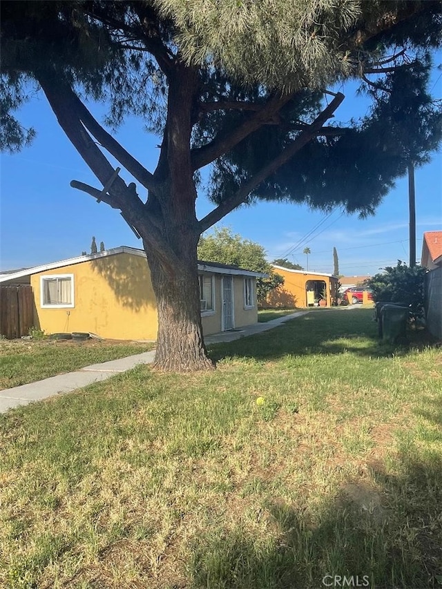 9957 Citrus Ave, Fontana, CA 92335 - view of green lawn