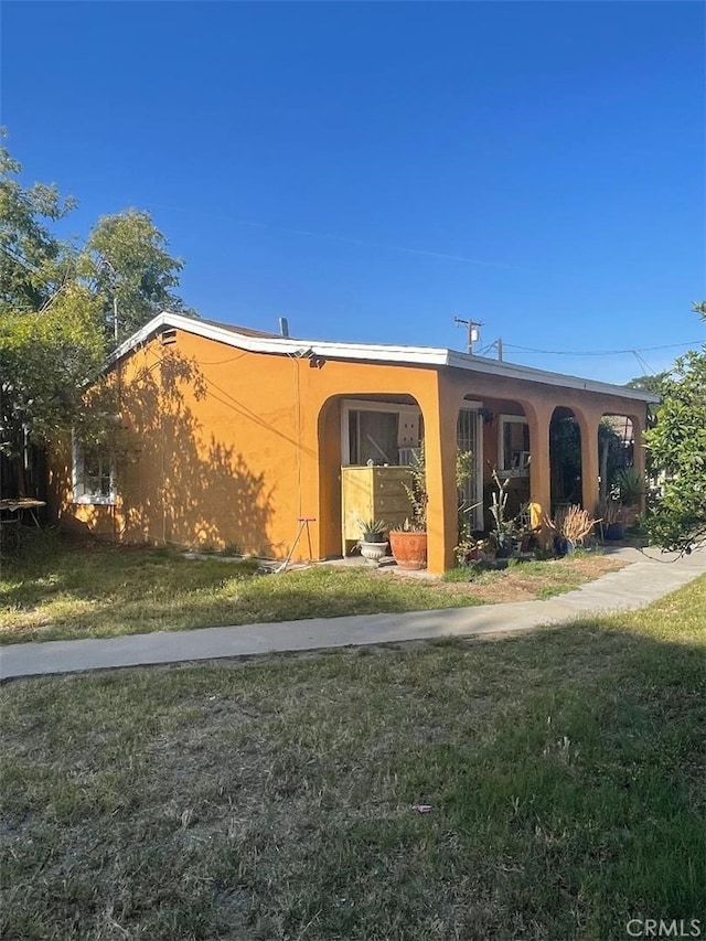 9957 Citrus Ave, Fontana, CA 92335 - back of property featuring stucco siding and a lawn