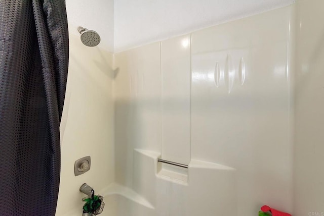 6743 Radio Dr, San Diego, CA 92114 - bathroom view