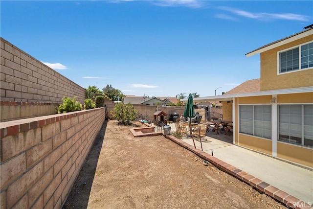 1142 Daisy Cir, Corona, CA 92882 - fenced backyard featuring a patio area