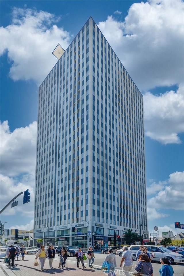 3810 Wilshire Blvd Unit 805, Los Angeles, CA 90010 - view of building exterior featuring uncovered parking