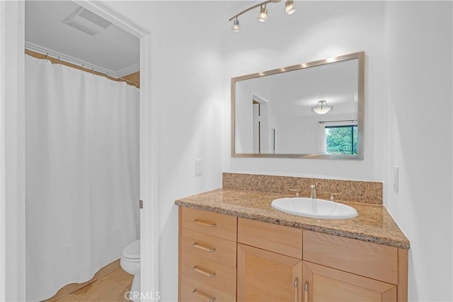 7505 Hampton Ave Unit 8, West Hollywood, CA 90046 - full bathroom featuring vanity and a shower with shower curtain