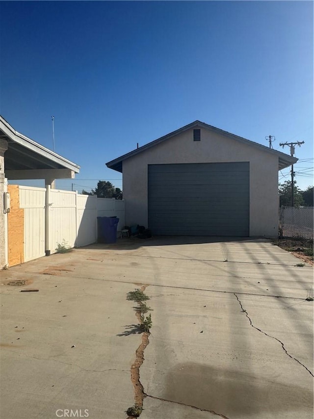 20635 Tonawanda Rd, Apple Valley, CA 92307 - view of detached garage
