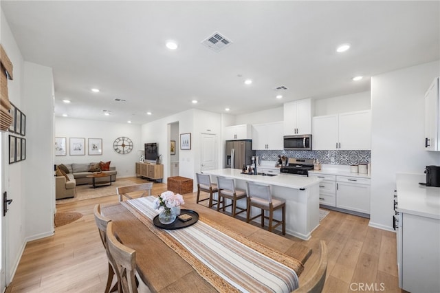 1060 Kendale Way, Vista, CA 92081 - dining room featuring light wood-style floors and recessed lighting