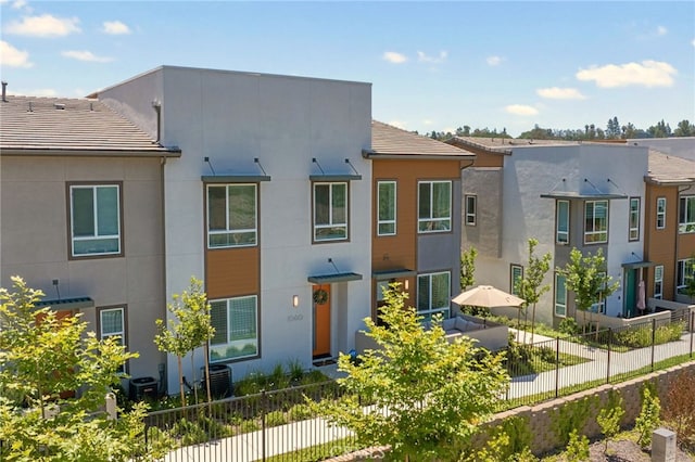 1060 Kendale Way, Vista, CA 92081 - view of front facade with stucco siding and a tile roof