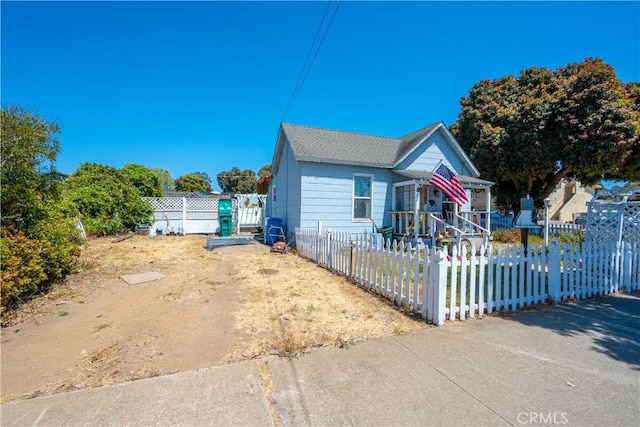 904 Monterey, Morro Bay, CA 93442 - bungalow-style house featuring a fenced front yard