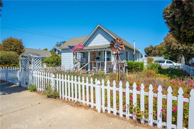 904 Monterey, Morro Bay, CA 93442 - bungalow-style home featuring a fenced front yard and covered porch