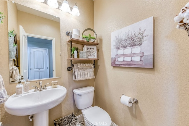14655 Spanish Bay Way, Chowchilla, CA 93610 - bathroom featuring toilet and a textured wall